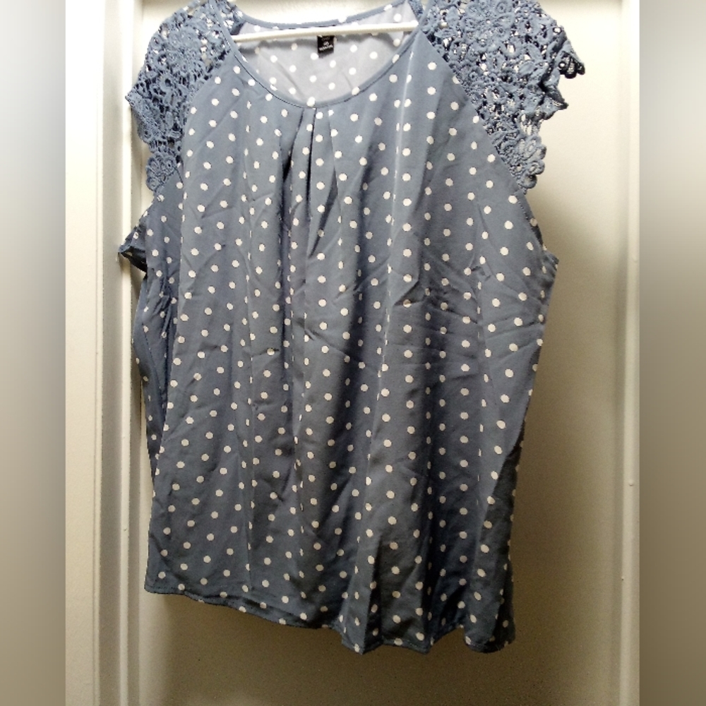 Women's Blouse with lace sleeves